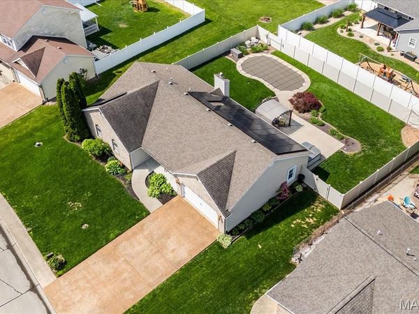 211 JOAN Drive , New Baden, IL 62265