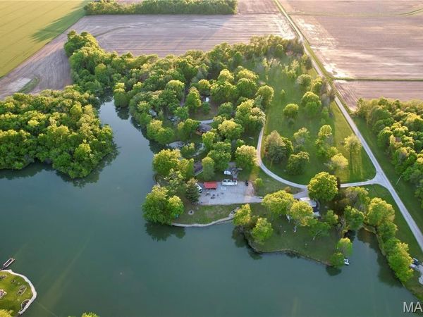 8352 Club Lane , Alma, IL 62807