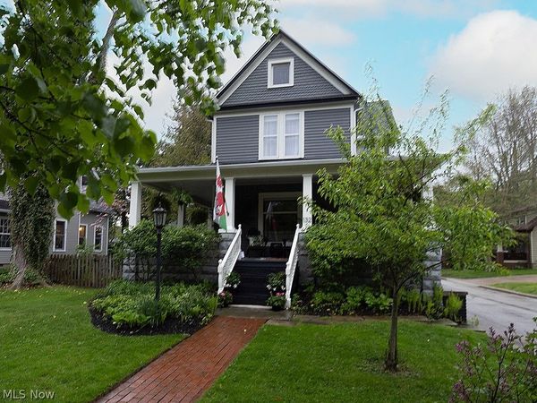 132 South Franklin Street , Chagrin Falls, OH 44022