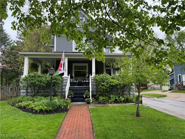 132 South Franklin Street , Chagrin Falls, OH 44022