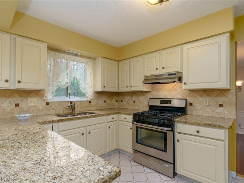 27111 Newton Circle , North Olmsted, OH 44070 Photo 12