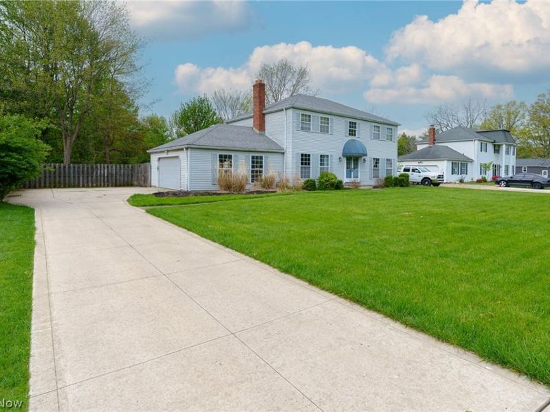 27111 Newton Circle , North Olmsted, OH 44070 Photo 2