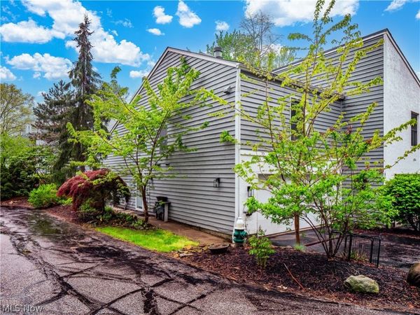 1378 Patti Park , Westlake, OH 44145