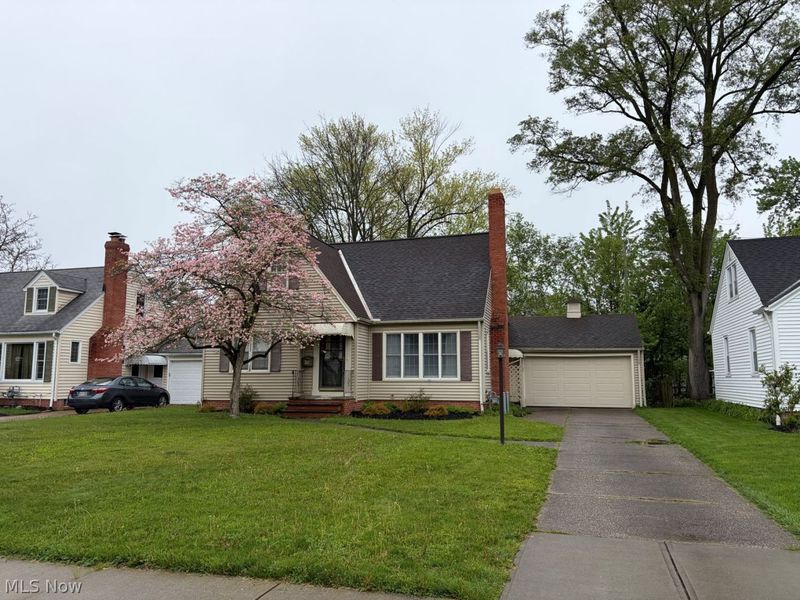 262 Elmwood Drive , Berea, OH 44017 Photo 1