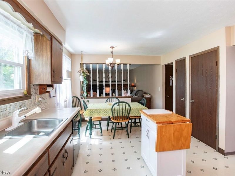 22419 Jonathan Drive, Strongsville, OH 44149 Photo 3