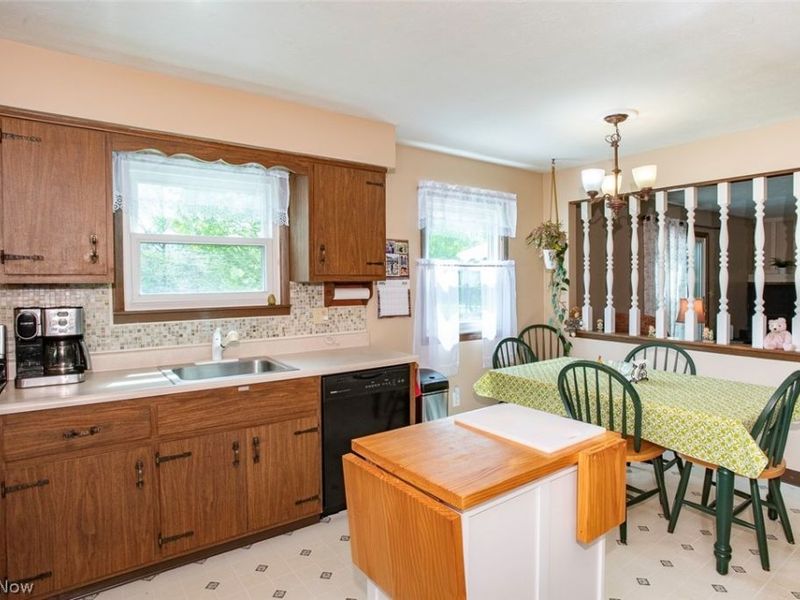 22419 Jonathan Drive, Strongsville, OH 44149 Photo 5