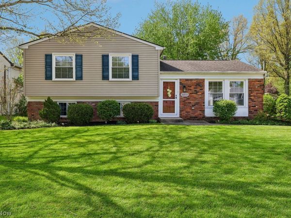 26915 Oxford Park Lane , Olmsted Twp, OH 44138