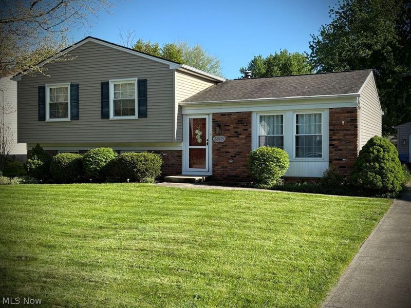 26915 Oxford Park Lane , Olmsted Township, OH 44138 Photo 2