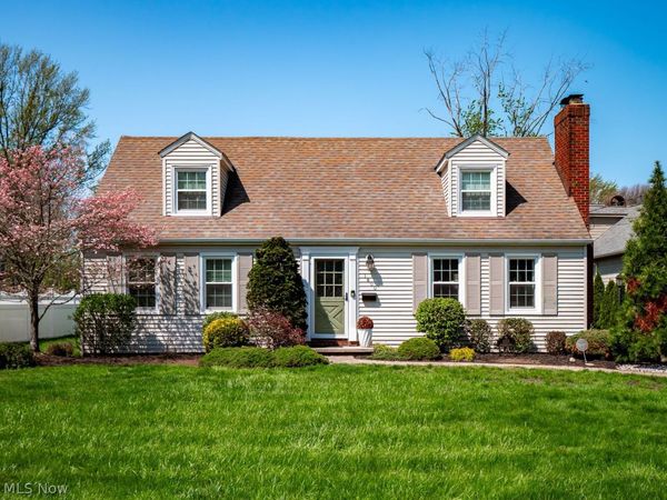 1800 Horseshoe Boulevard , Westlake, OH 44145