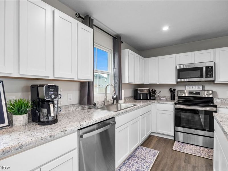 4741 Olivia Way , Lorain, OH 44053 Photo 9