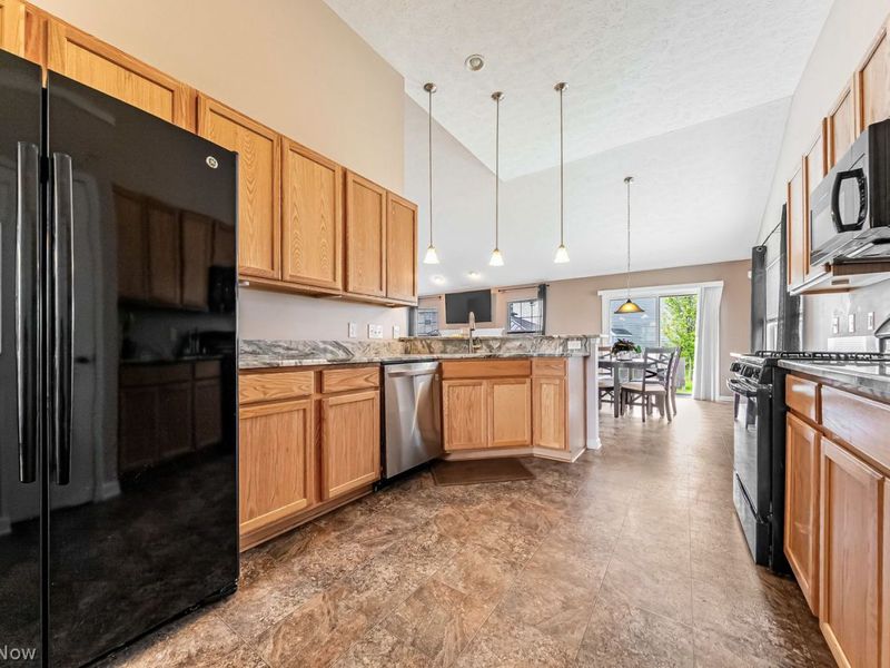 9088 Morgan Circle , North Ridgeville, OH 44039 Photo 4