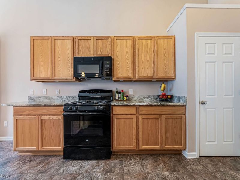 9088 Morgan Circle , North Ridgeville, OH 44039 Photo 5