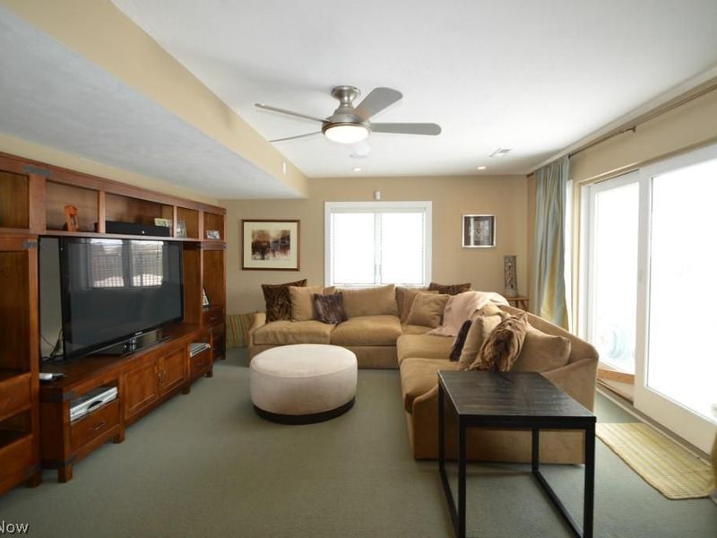 Cleveland, OH 44113 Photo 3