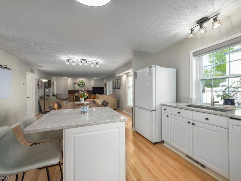 2220 Beechwood Drive , Westlake, OH 44145 Photo 6