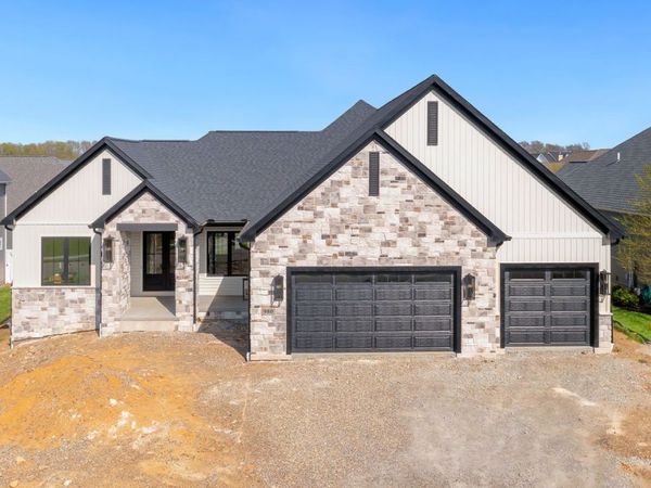 980 Dunway Avenue NE, North Canton, OH 44720