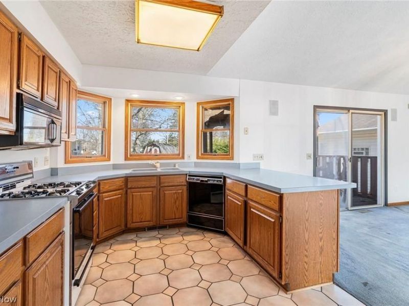 5913 Fulton Drive NW, Canton, OH 44718 Photo 8