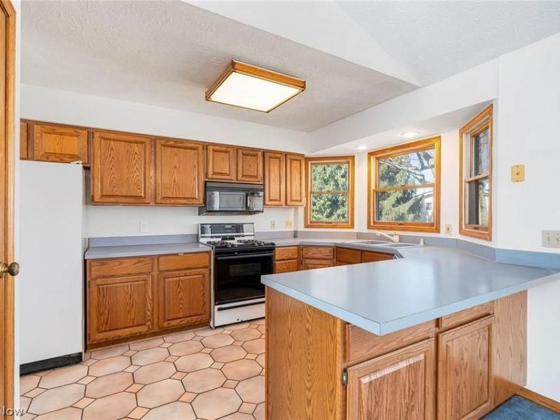5913 Fulton Drive NW, Canton, OH 44718 Photo 9