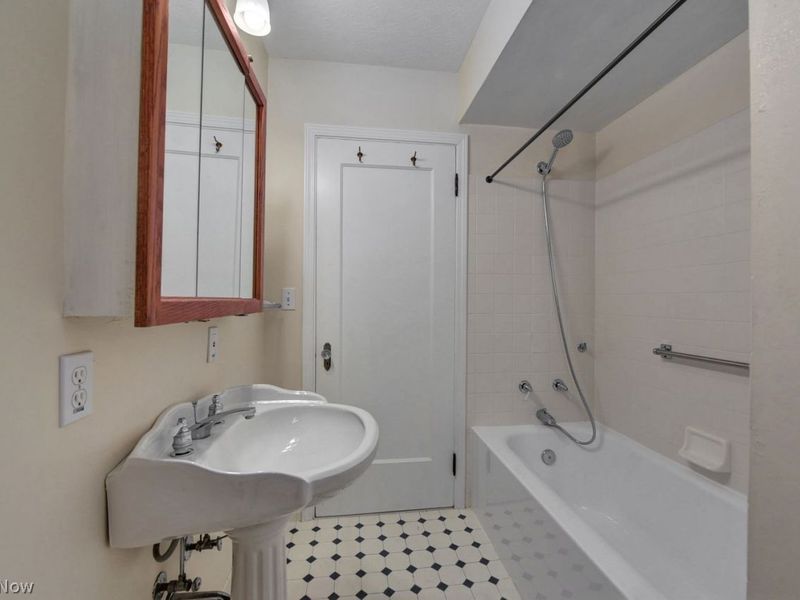 3301 W 165th Street , Cleveland, OH 44111 Photo 14