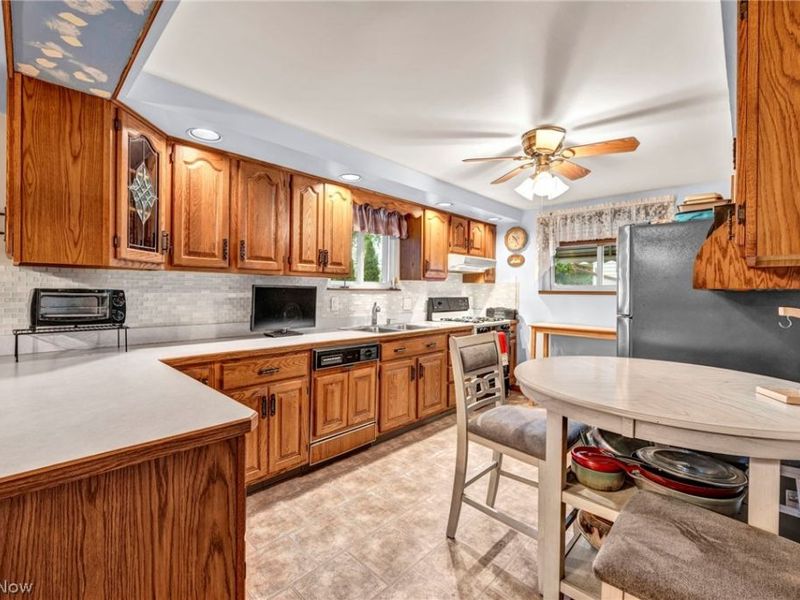 15425 Richard Drive , Brook Park, OH 44142 Photo 14