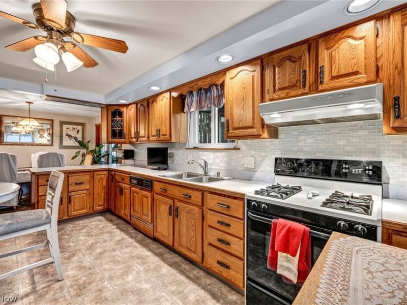 15425 Richard Drive , Brook Park, OH 44142 Photo 17
