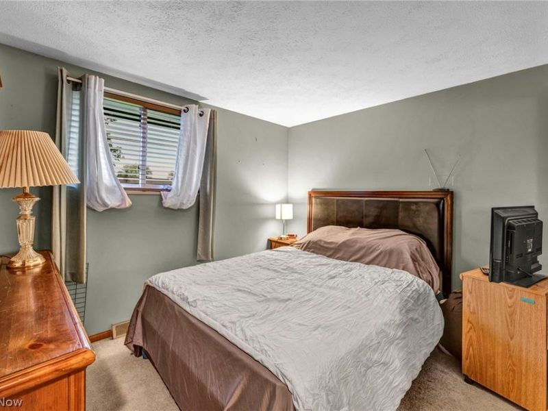 15425 Richard Drive , Brook Park, OH 44142 Photo 22