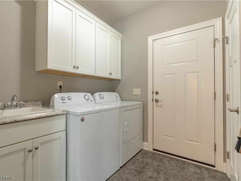 3693 Stratavon Street NW, North Canton, OH 44720 Photo 12