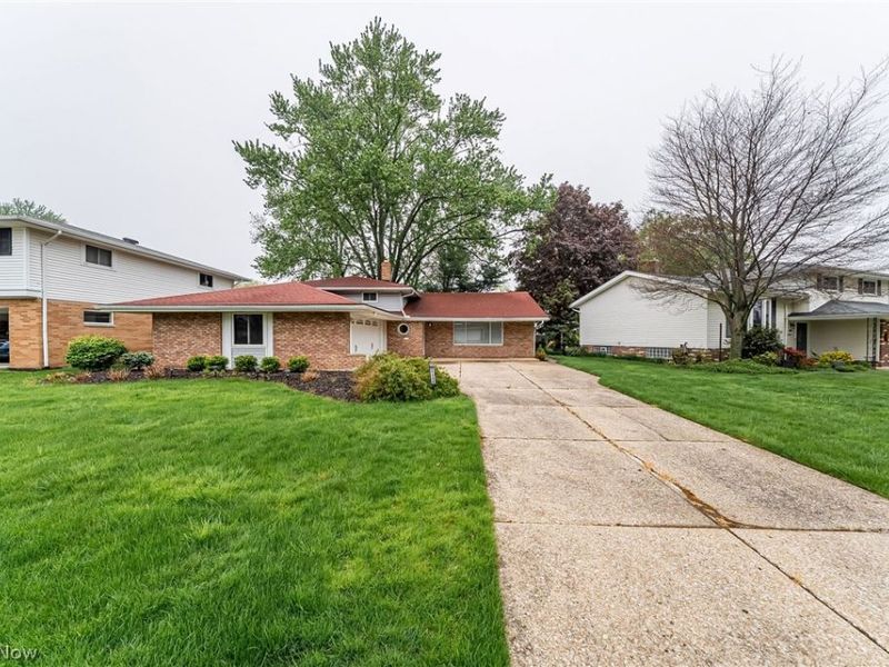 21298 Nottingham Drive , Cleveland, OH 44126 Photo 2