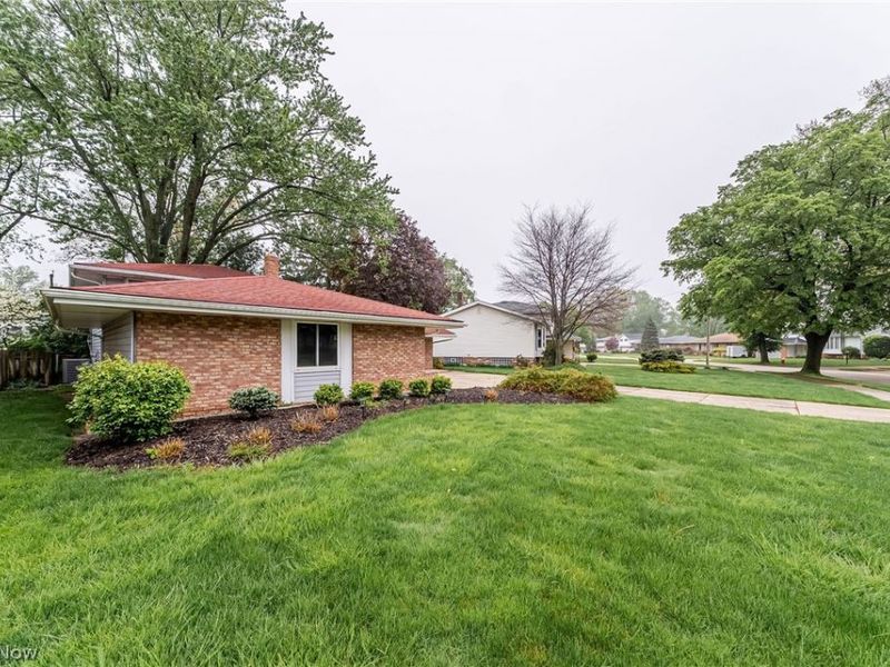 21298 Nottingham Drive , Cleveland, OH 44126 Photo 3