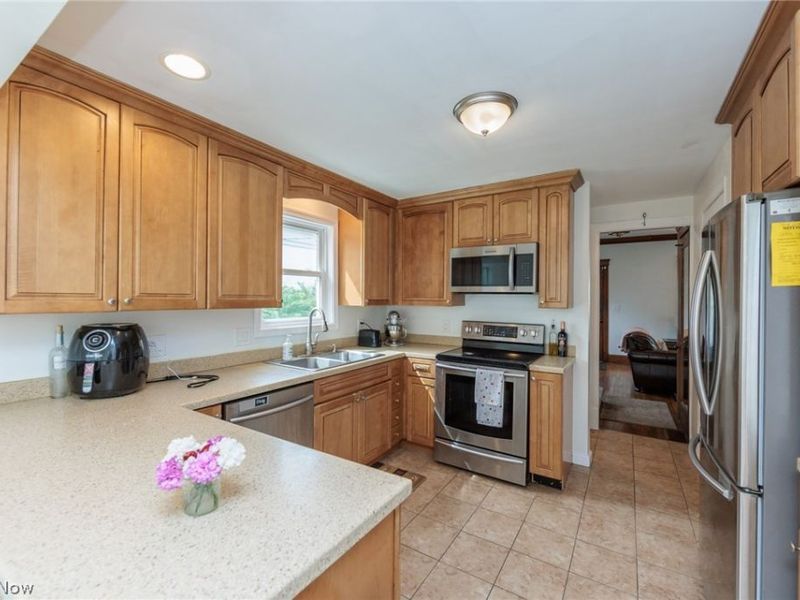 142 E Bridge Street , Berea, OH 44017 Photo 13