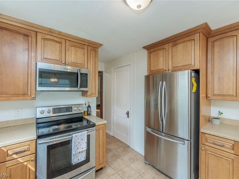 142 E Bridge Street , Berea, OH 44017 Photo 15
