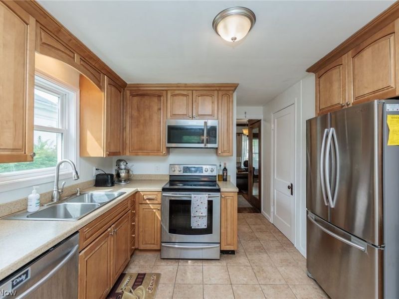 142 E Bridge Street , Berea, OH 44017 Photo 17