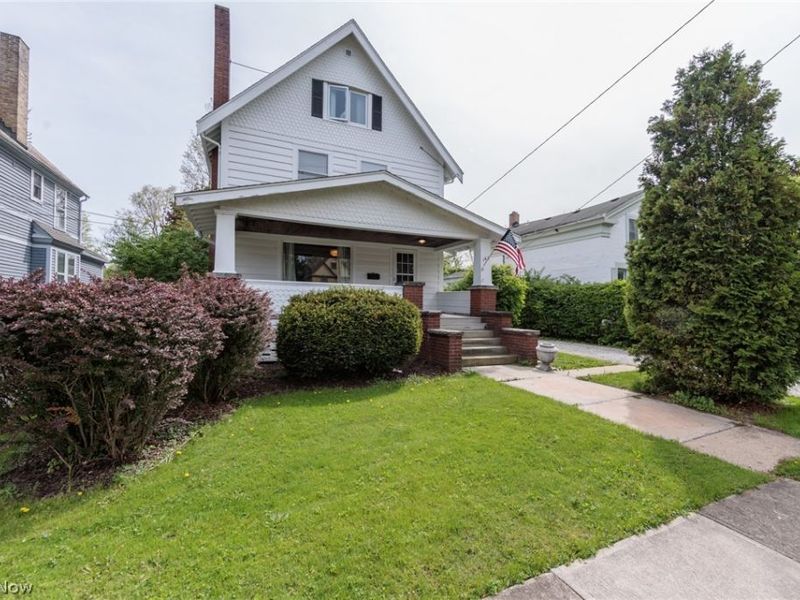 142 E Bridge Street , Berea, OH 44017 Photo 2