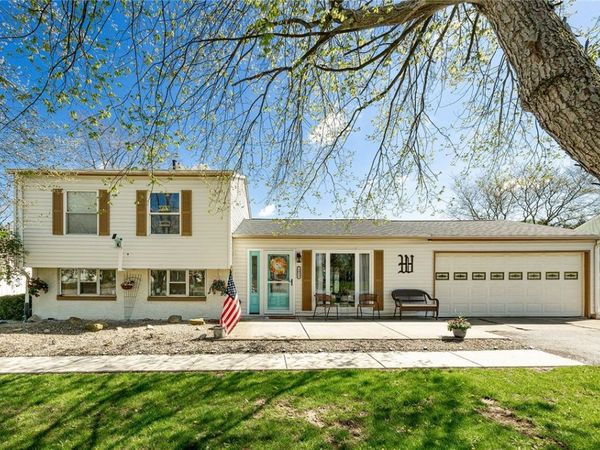 1013 Brentwood Dr , Greenville, PA 16125