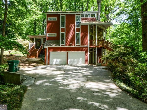 86 Bailey Drive SW, Lilburn, GA 30047