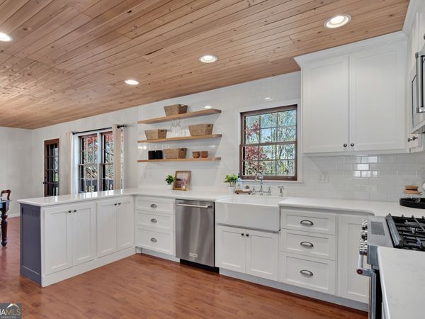 126 East Lake Drive, Roswell, GA 30075