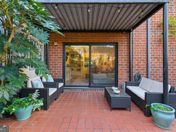 6851 Roswell Road, Unit J14, Sandy Springs, GA 30328