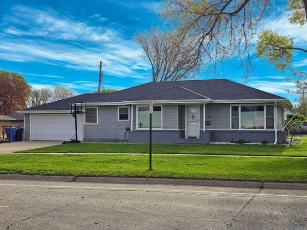 1010 4th Ave SE, LeMars, IA 51031