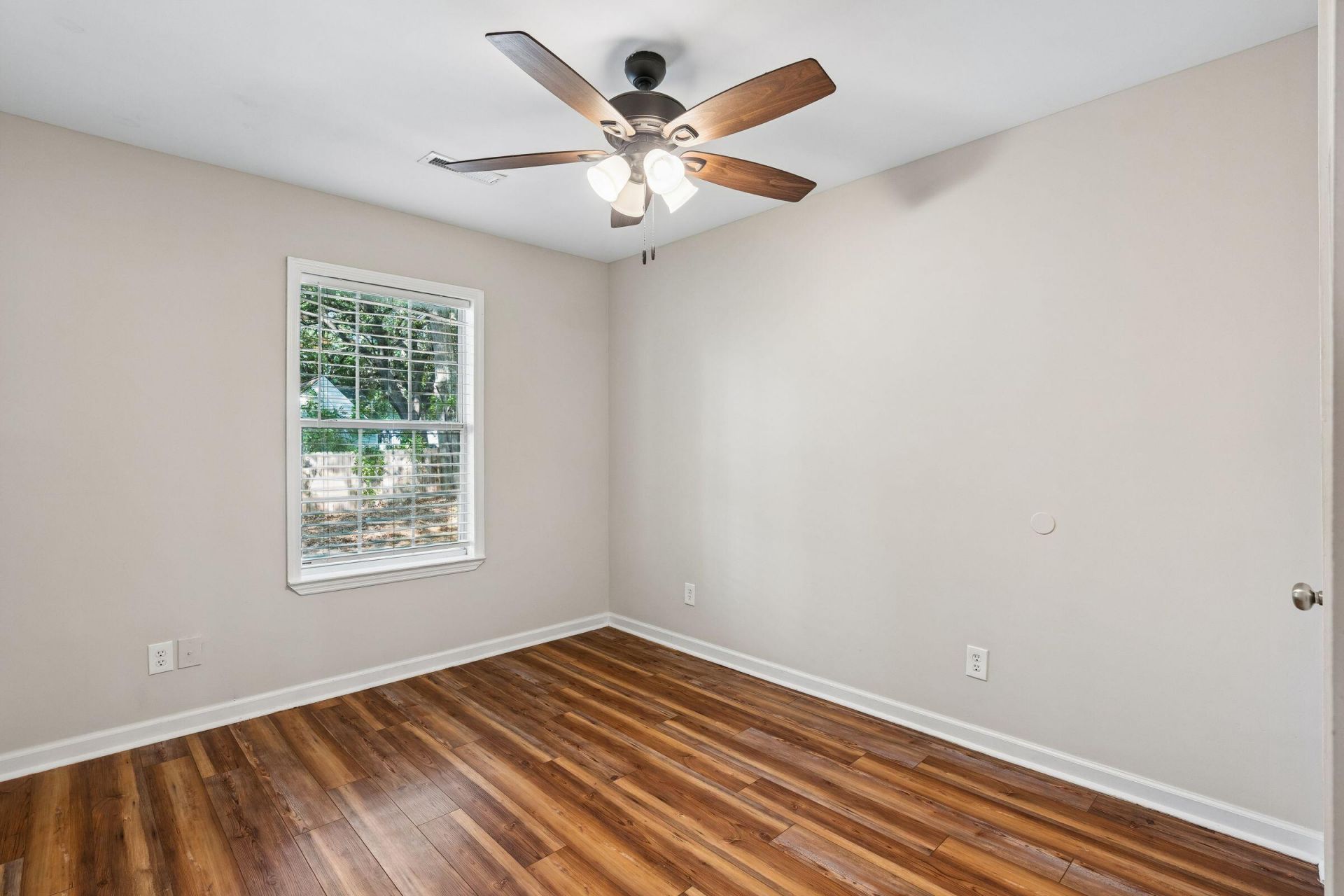 5615 Buskirk Street Photo 25