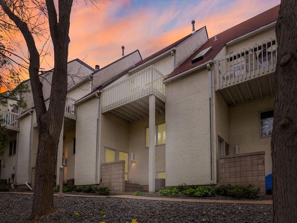 3062 Lake Shore Drive, Minneapolis, MN 55416