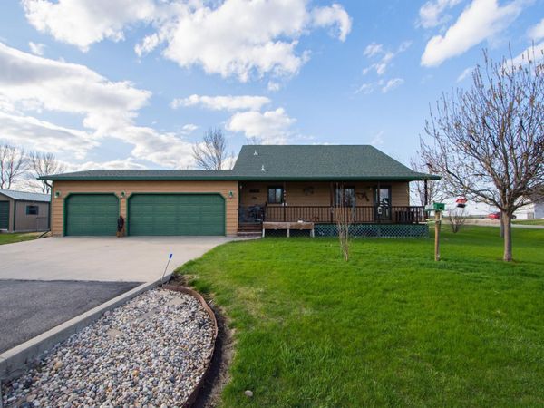 495 3rd Avenue, Davenport, ND 58021