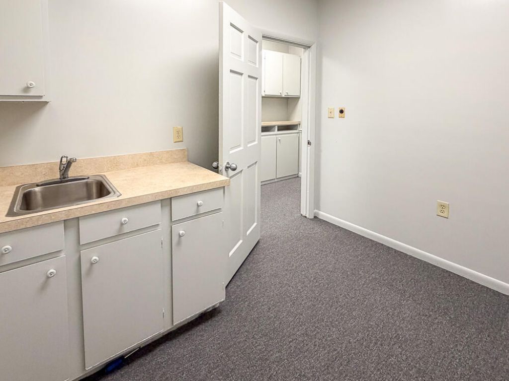 44 Markfield Drive  Photo 9