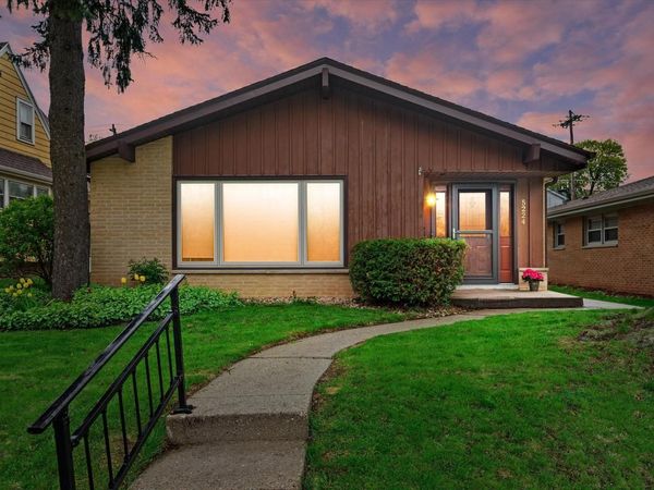 5224 Rita DRIVE, Milwaukee, WI 53219
