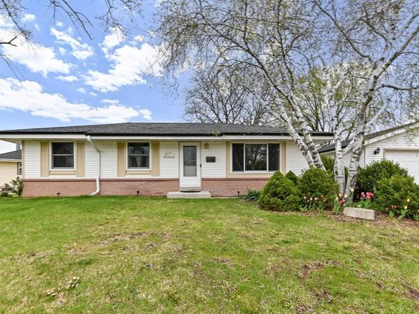 W147N8466 Manchester DRIVE, Menomonee Falls, WI 53051