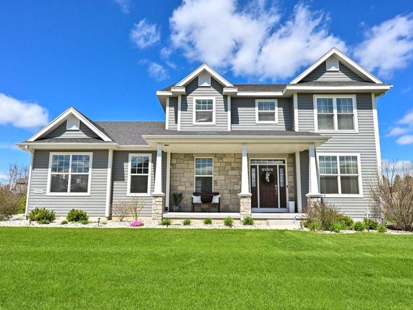 7850 Mourning Dove LANE, Mequon, WI 53097