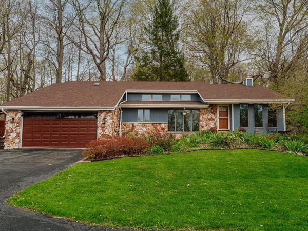 S86W24960 Stonehill DRIVE, Mukwonago, WI 53149