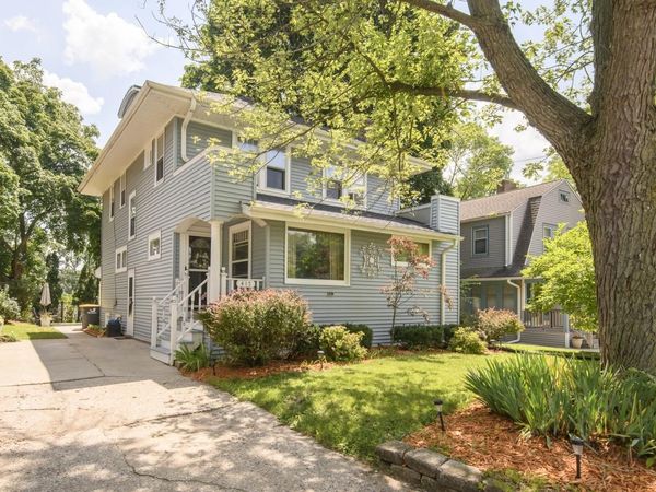 415 College AVENUE, Waukesha, WI 53186