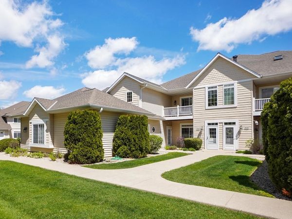 W398N5983 Autumn Woods DRIVE, Oconomowoc, WI 53066