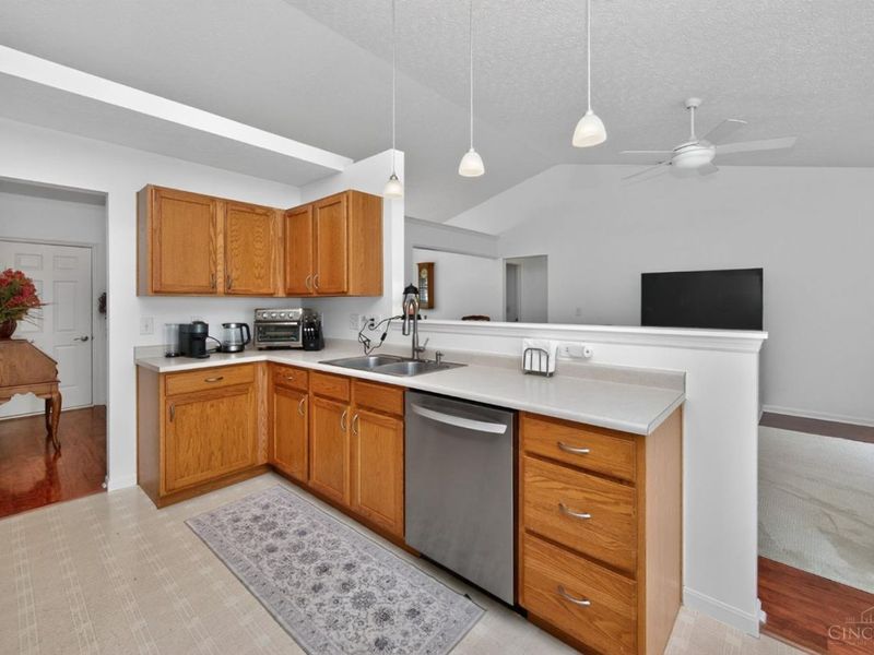 898 Pine Needle Place, Hamilton Twp, OH 45039 Photo 15