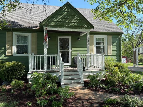 444 W Sharon Road, Springdale, OH 45246
