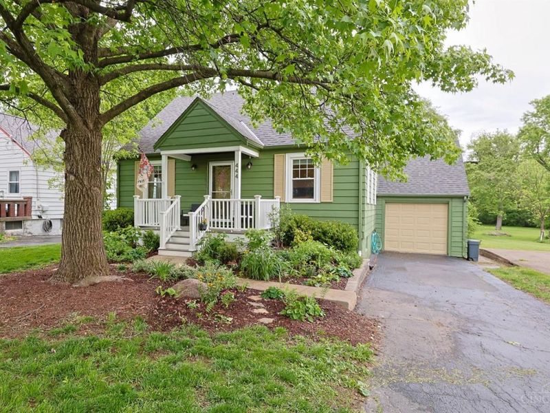 444 W Sharon Road, Springdale, OH 45246 Photo 2